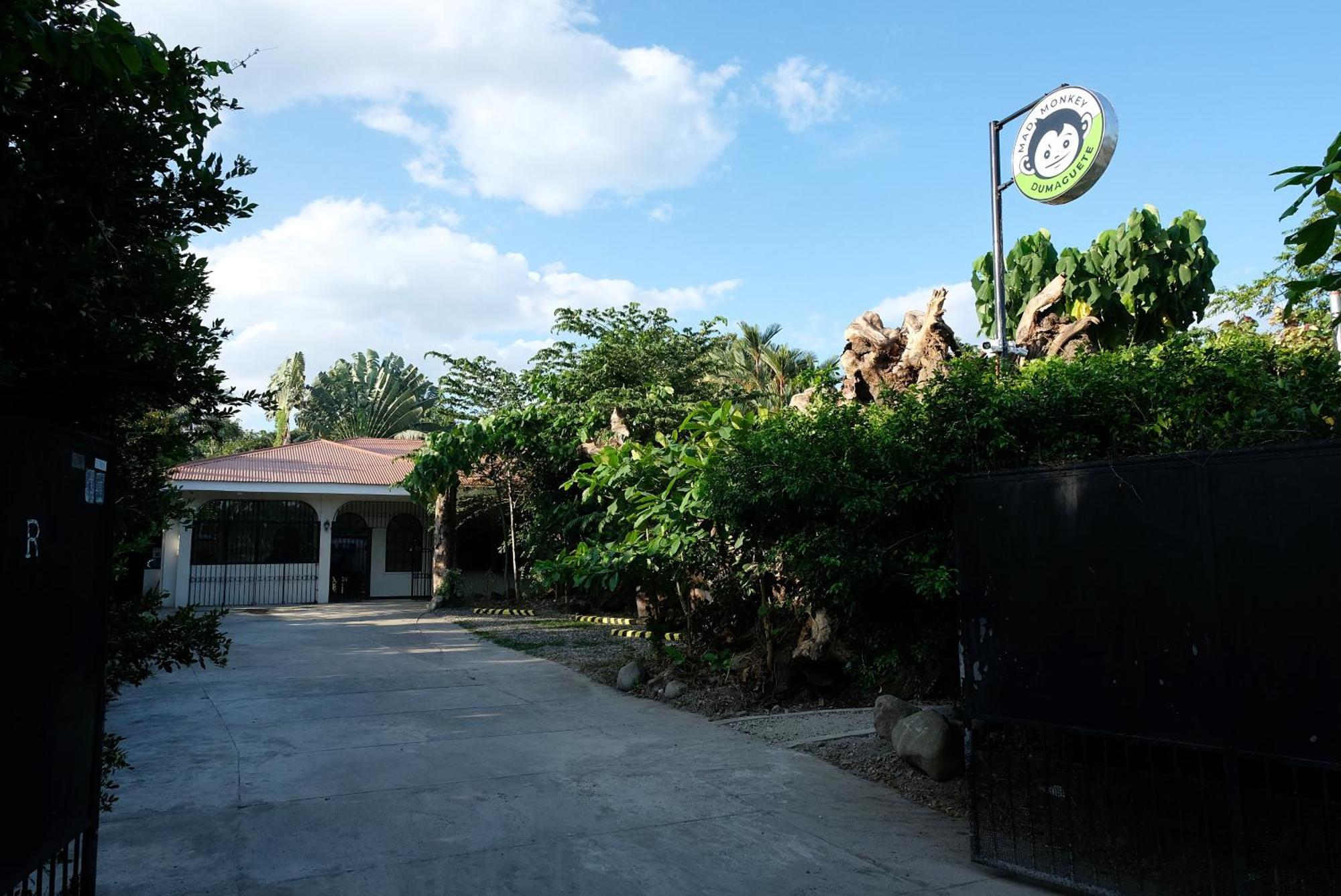 Mad Monkey Dumaguete Vandrerhjem Dumaguete City Eksteriør bilde